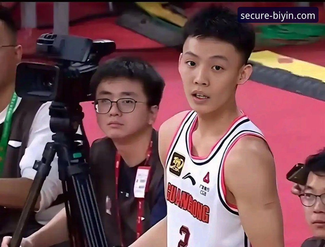 广东队险胜宁波队最新动态：徐杰与奎因暴走成逆转关键，内线短板暴露引深思